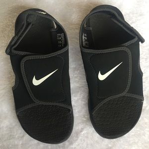 Nike Youth Sandals size US 6Y